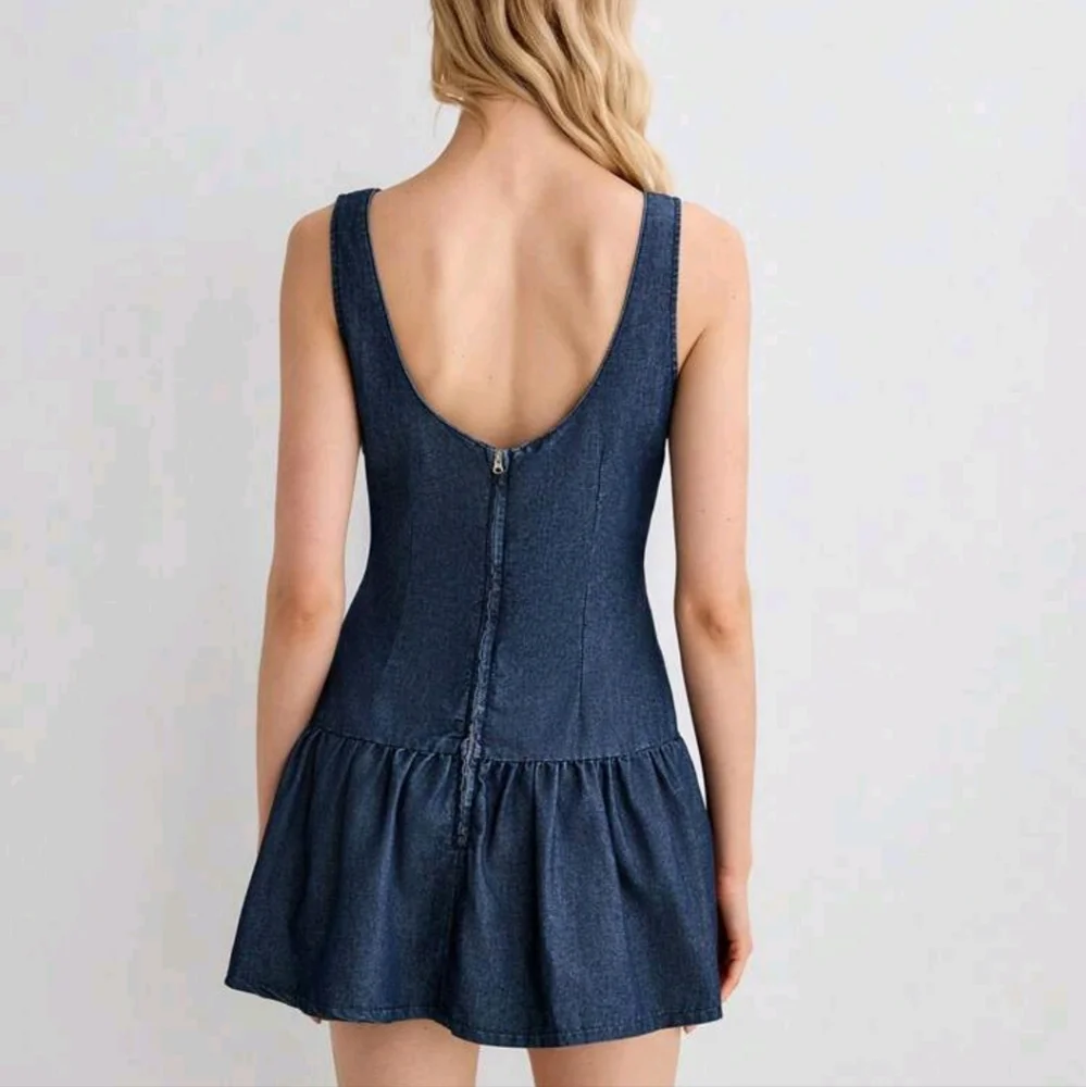 Women Simple Solid Color Sleeveless Denim Dress, Casual Everyday Wear - Picture 2 of 4